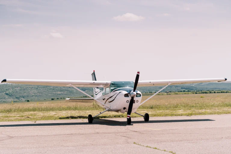 private-airplanes-field